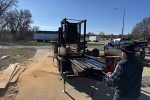 TimberKing 2520 Fully Hydraulic Sawmill Milling 5×5 beams