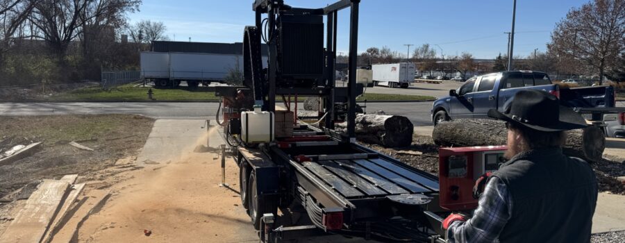 TimberKing 2520 Fully Hydraulic Sawmill Milling 5×5 beams