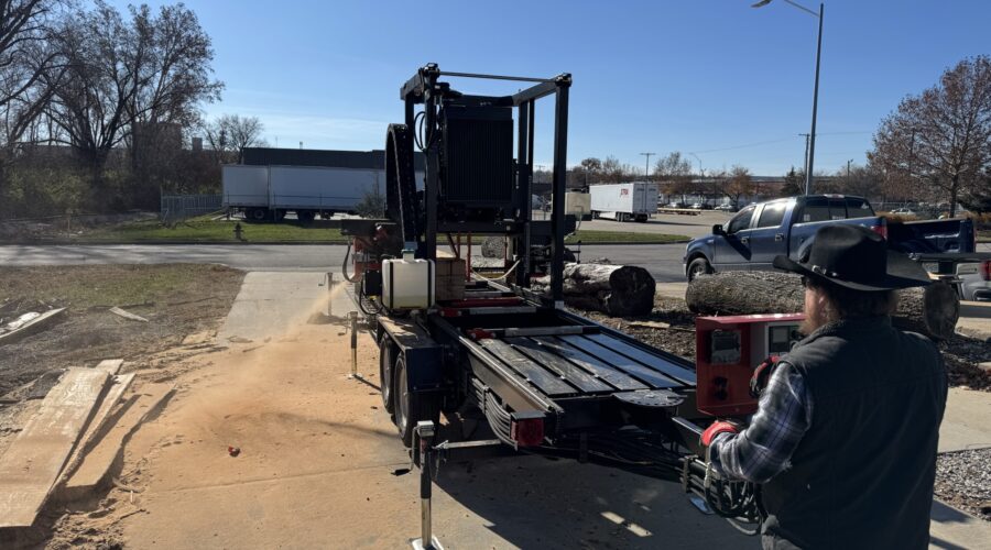 TimberKing 2520 Fully Hydraulic Sawmill Milling 5×5 beams
