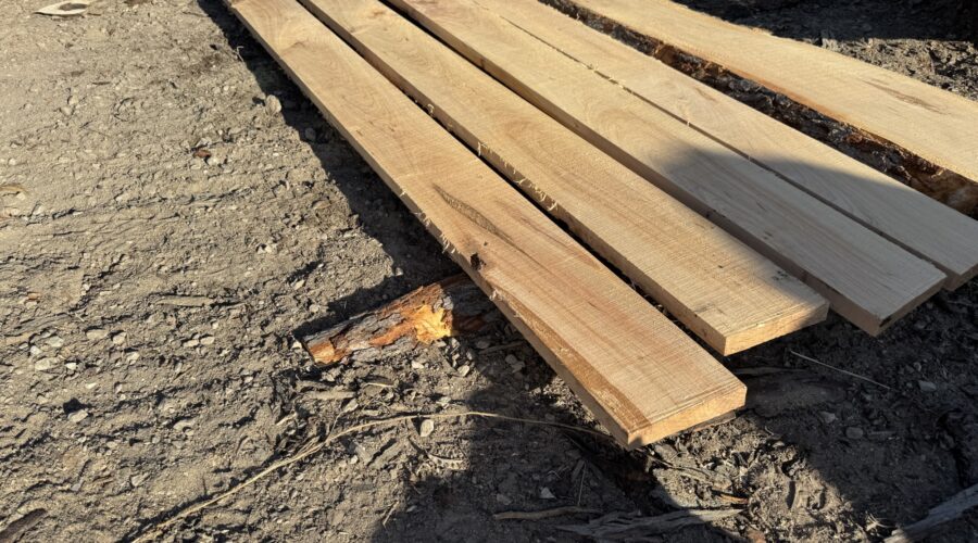 Video Footage of Quarter Sawing Cherry Log With TimberKing Sawmill