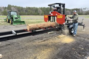 New TimberKing 1400 Portable Sawmill That Rocks!