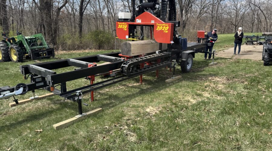 Monte’s 2020 Sawmill is Fully Hydraulic and Illinois Hardwoods Ready…)